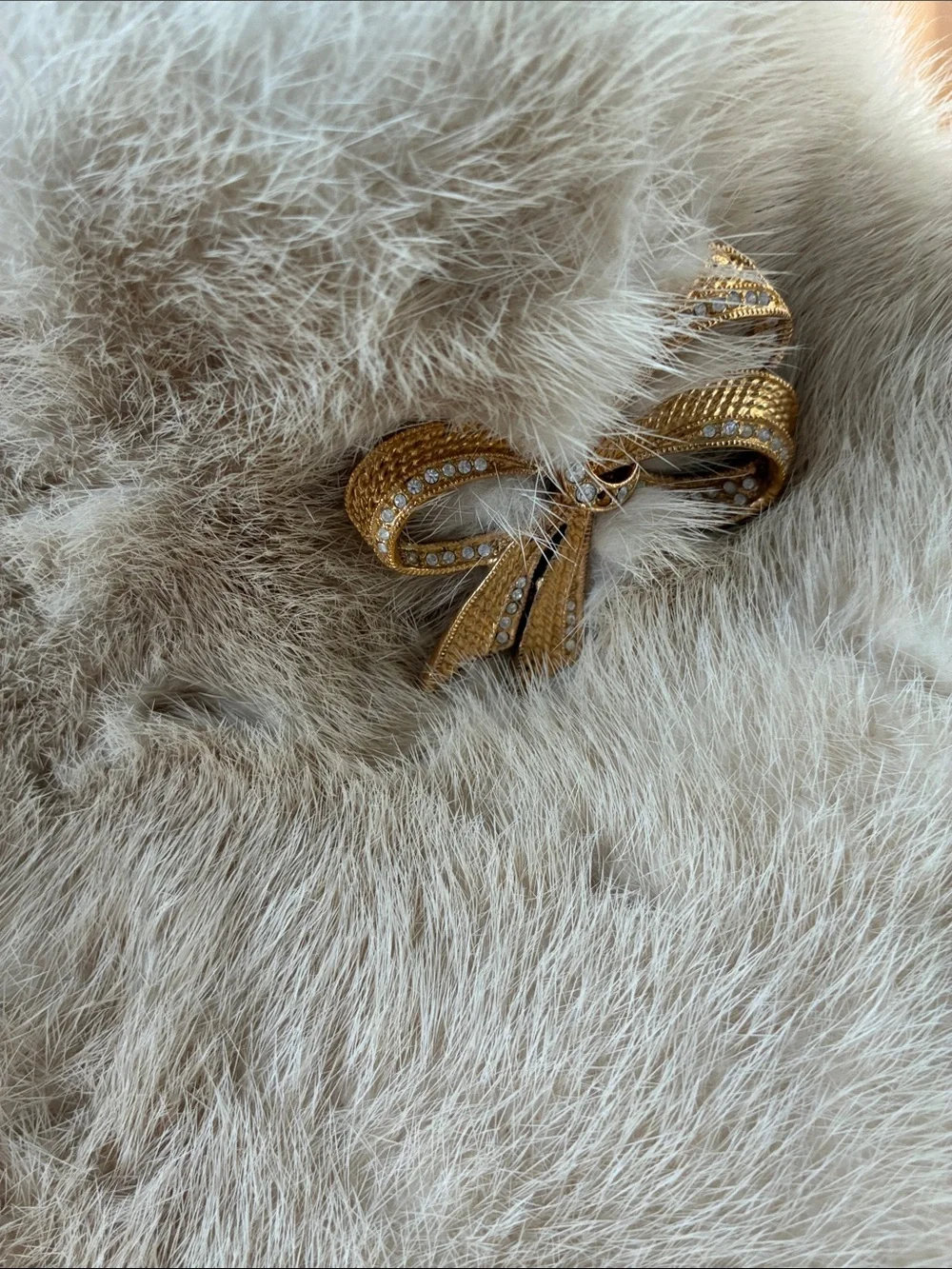 Vintage Cream Mink Fur Neck Wrap with Gold Bow Brooch